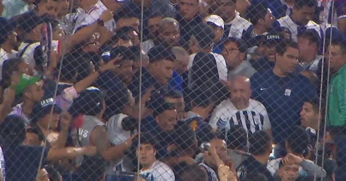 (VIDEO) Farfán presente en la tribuna sur para ver a Alianza