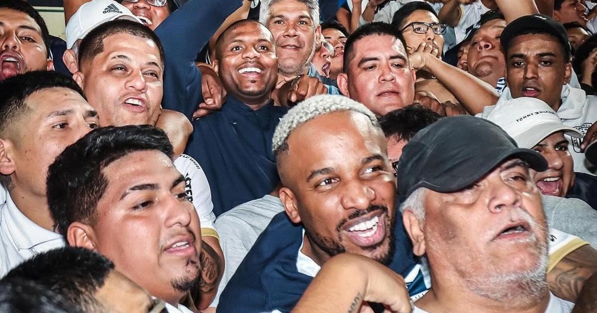(VIDEO) Farfán presente en la tribuna sur para ver a Alianza