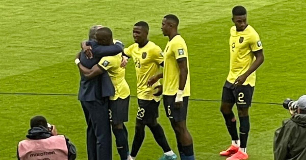 Gustavo Alfaro tuvo un emotivo reencuentro con jugadores ecuatorianos