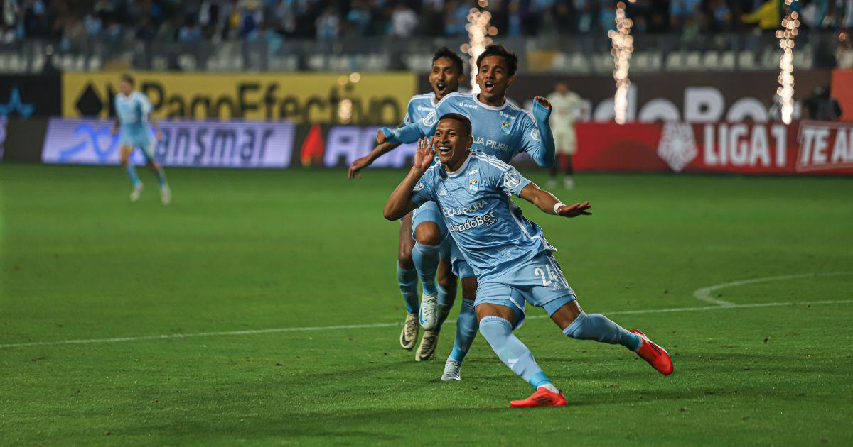 (FOTOS | VIDEO) Cristal venció por 2-1 a la 'U' y puso de candela el cierre del Clausura