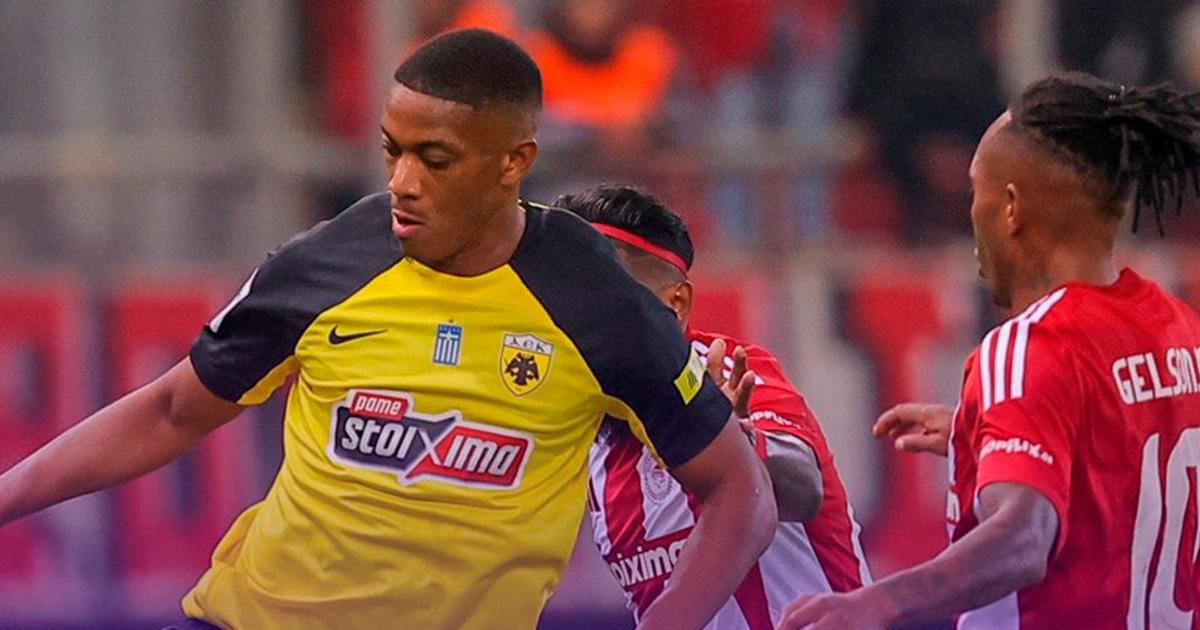 Con Callens, AEK cayó ante Olympiacos por la liga griega