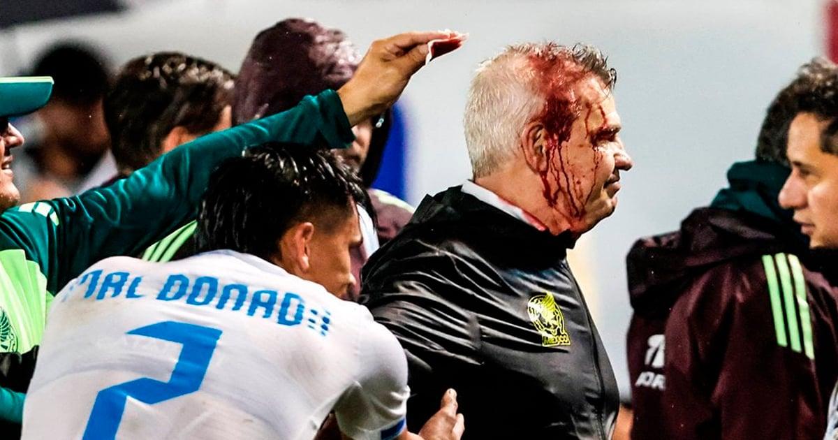 (VIDEO) ¡Lamentable! DT de México fue agredido tras triunfo de Honduras por Concacaf Nations League