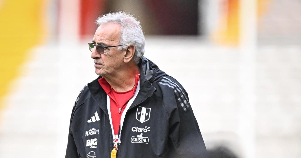 Fossati: "Sabemos hace diez días lo de Zambrano y López, otra cosa rara que le pasa a la selección"
