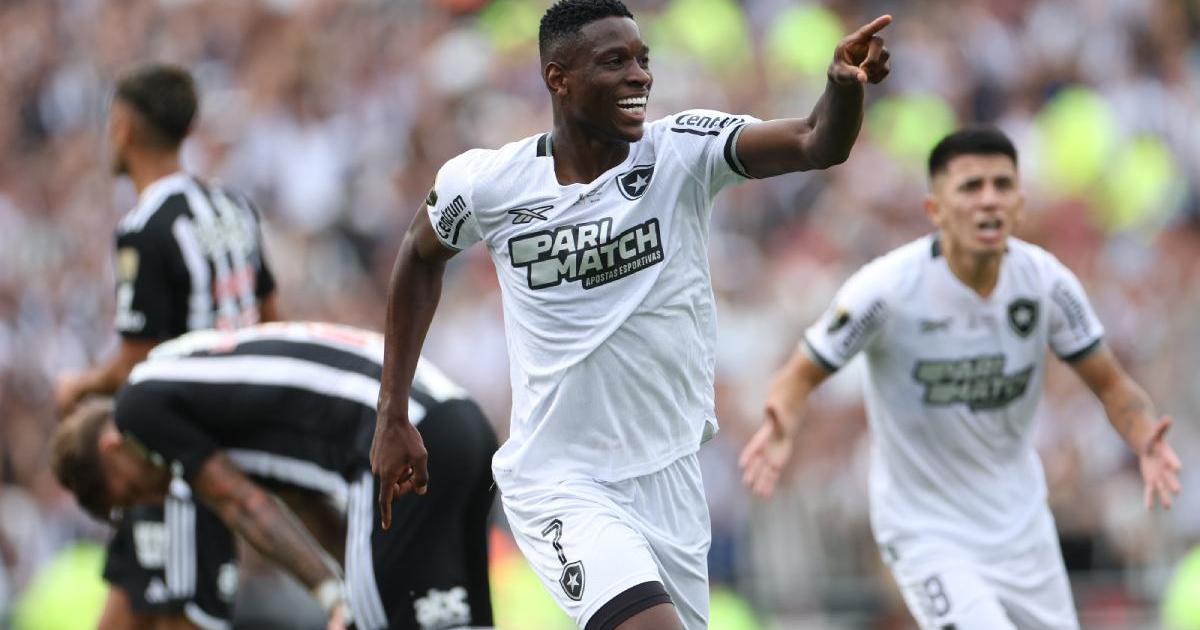 (VIDEO) Con diez, Botafogo venció al Mineiro y conquistó su primera Copa Libertadores
