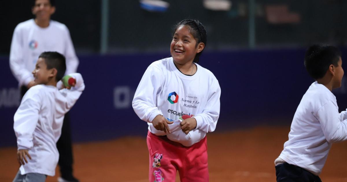Ignacio Buse y Gonzalo Bueno entrenaron con niños de Manchay