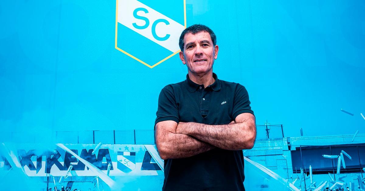 Zevallos: "Estamos revisando el plantel con Farré y veremos si se traerán más refuerzos"