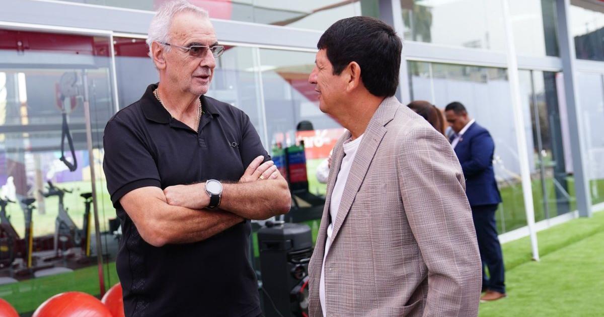 Lozano: "Fossati sigue siendo el técnico de la Selección; Del Solar dejará la FPF tras el Sudamericano"
