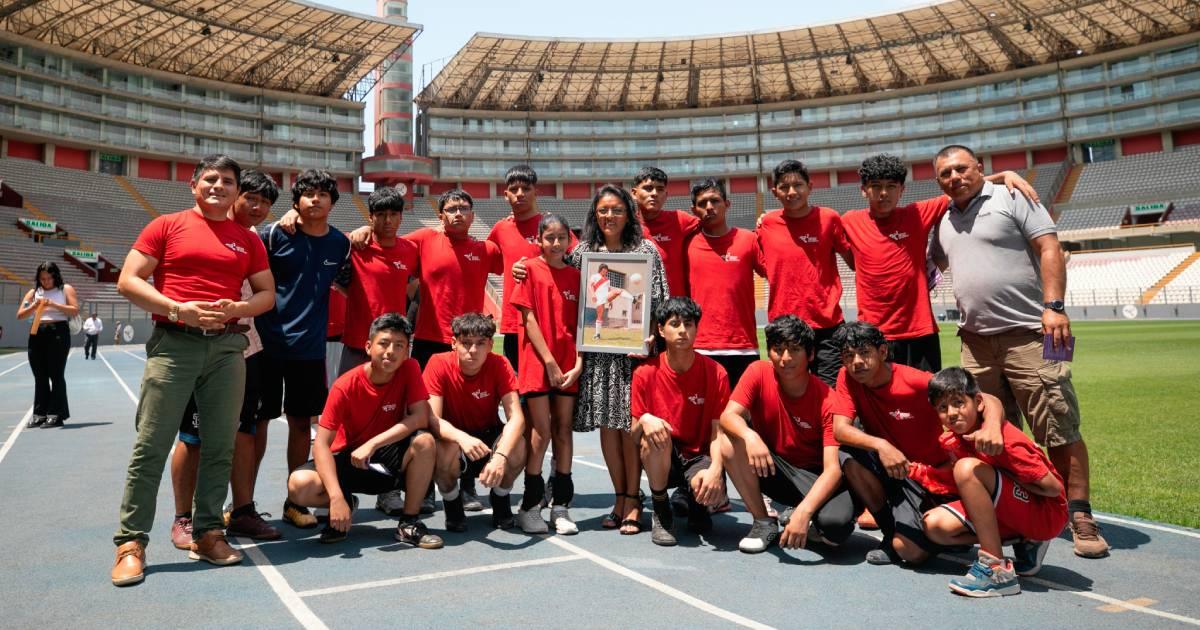 (FOTOS) IPD rindió homenaje póstumo a Hugo 'Cholo' Sotil