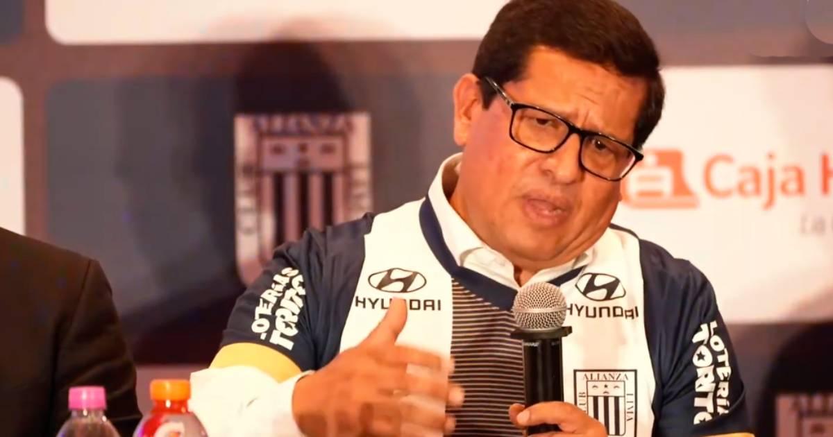 Solís: "Hinchas de Alianza Lima podrán tener tarjetas personalizadas de Caja Huancayo"