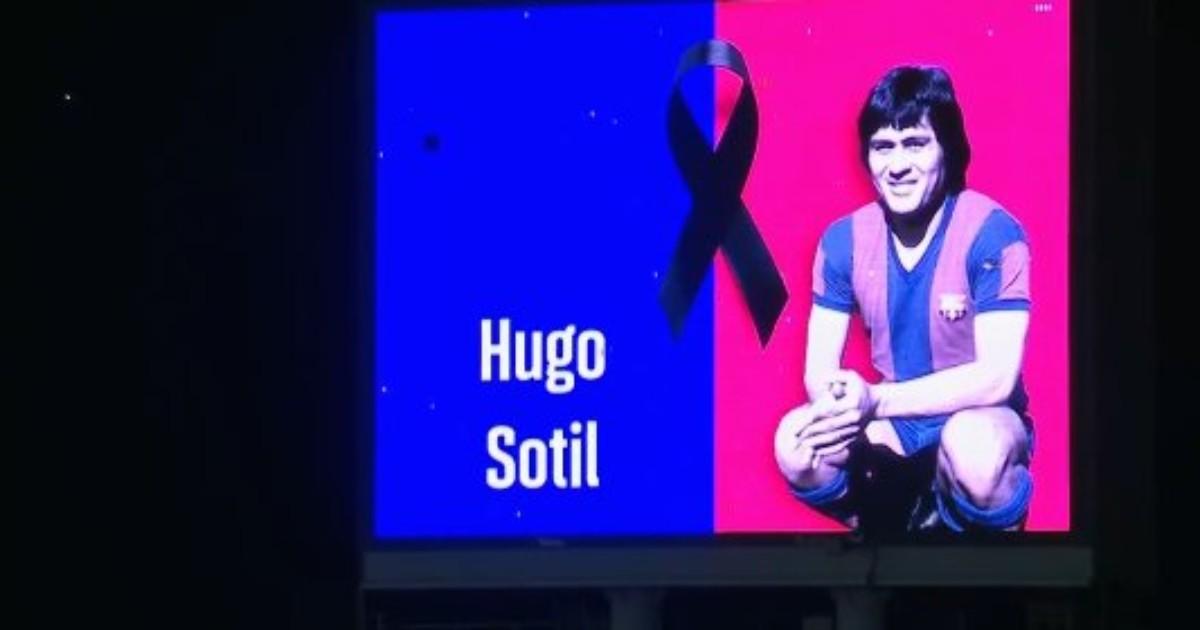 Sentido homenaje: Barcelona hizo minuto de silencio por Hugo Sotil