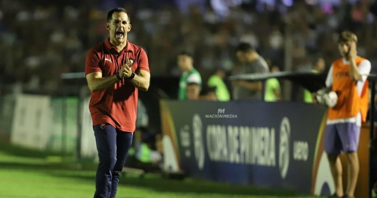 Nacional se quedó sin DT a tres días de su choque copero ante Alianza Lima
