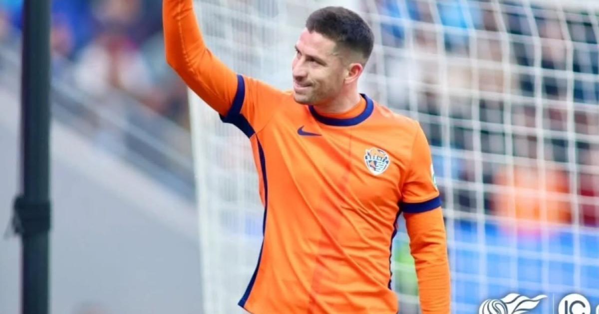 Con Ormeño, Qingdao Hainiu igualó con Quingdao West Coast en el debut de la Superliga china