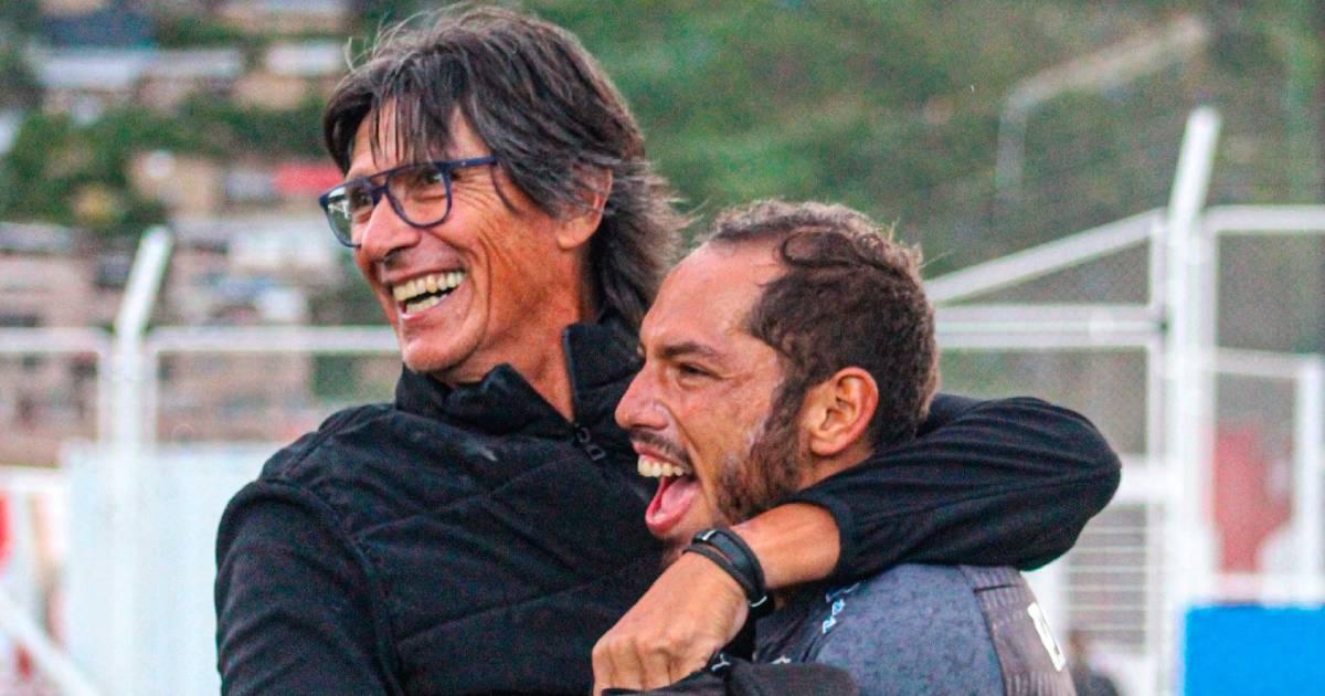Comizzo: "Patricio Álvarez es el mejor arquero peruano en este momento"