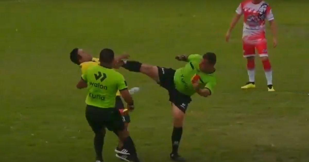(VIDEO) Tras una "patada voladora" de árbitro, se suspendió duelo en Copa Perú
