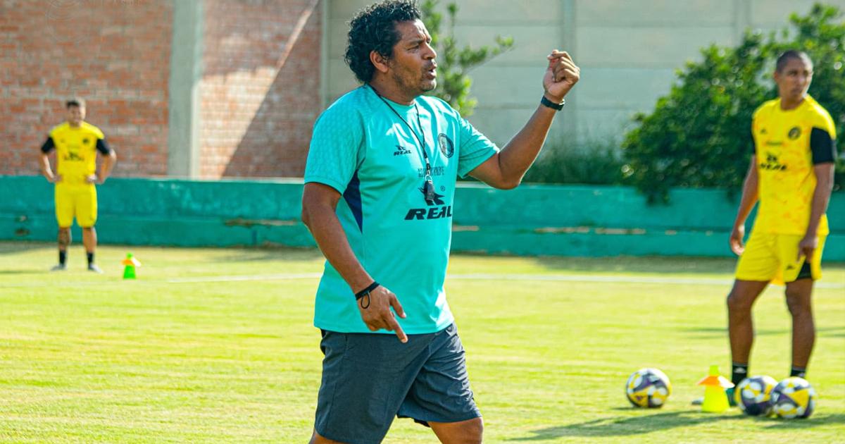 Acasiete: "Hay una deuda de visita y esperamos saldarla con Cristal"