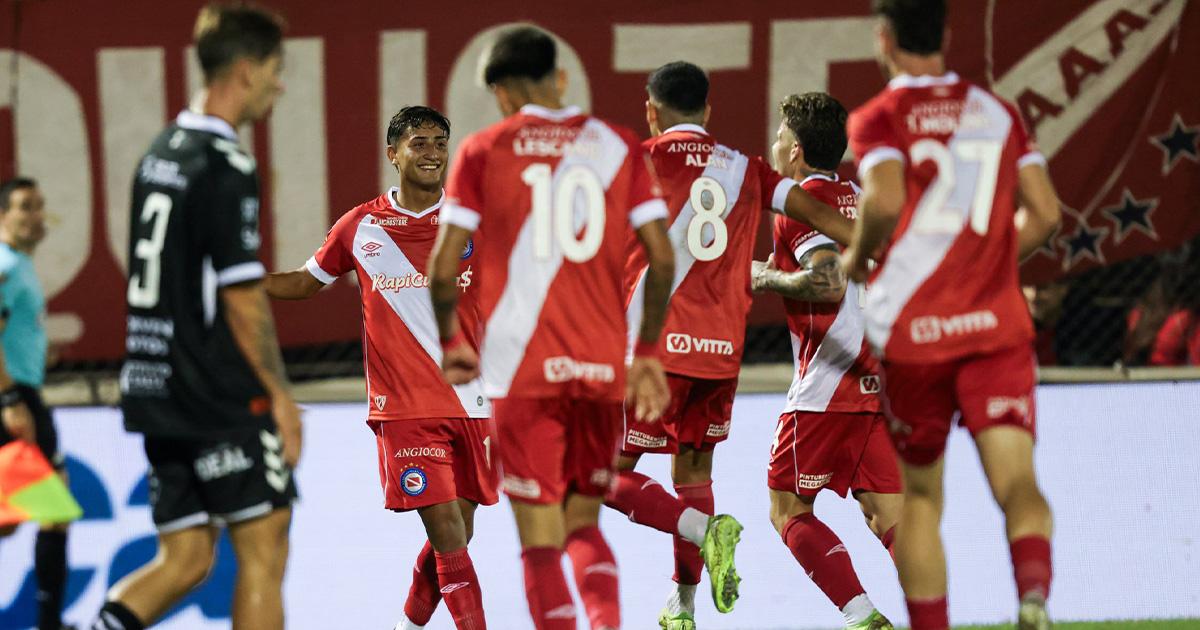 Argentinos Juniors goleó en su debut y clasificó en la Copa Argentina