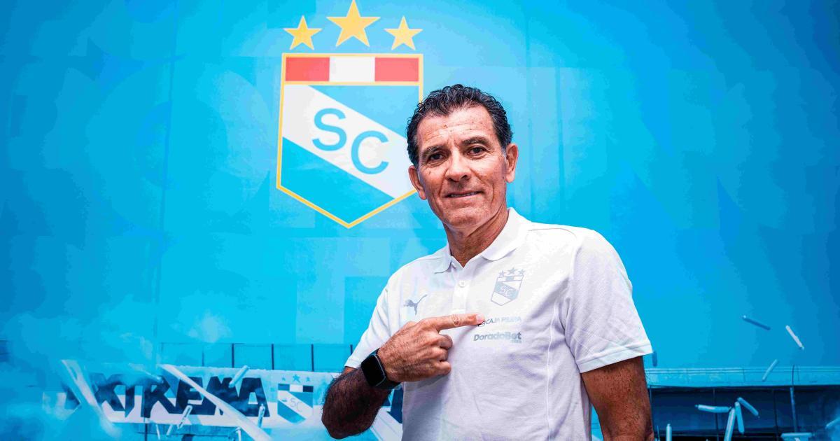 Zevallos: "Buscamos un técnico que conozca la idiosincracia del futbolista peruano y la historia de Cristal"
