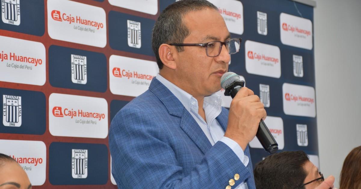 Caja Huancayo premió a las campeonas de vóley de Alianza Lima
