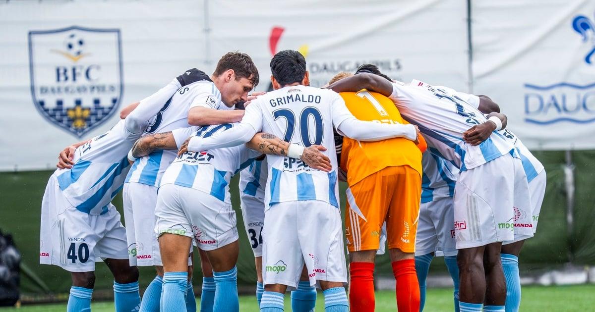 ¡Un pasito más! Joao Grimaldo jugó los 90 minutos y asistió en goleada del Riga FC