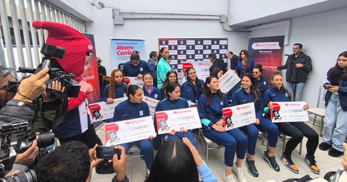 Caja Huancayo premió a las campeonas de vóley de Alianza Lima