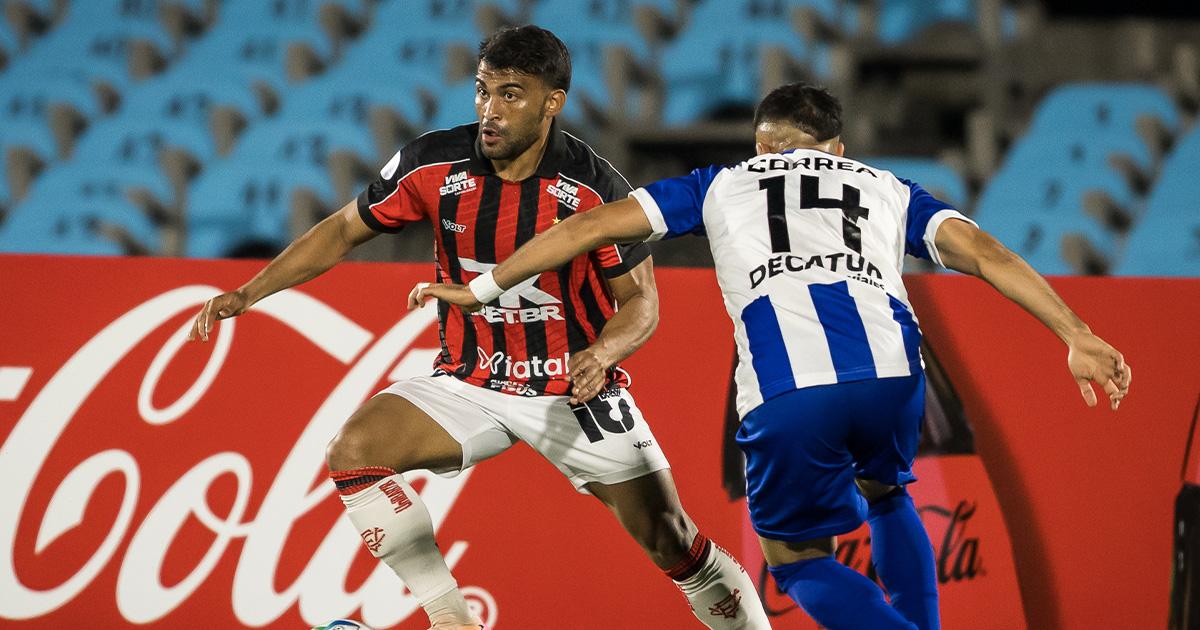 (VIDEO) Vitória venció a Cerro Largo y se metió a la pelea en la Sudamericana Vitória sigue en la lucha en la Copa Sudamericana. El elenco brasileño venció por la mínima diferencia a Cerro Largo en Uruguay para conseguir su primera victoria justo a tiempo