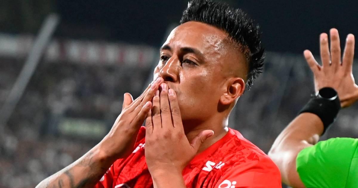 Cueva: "Uno debe preocuparse del equipo, solo hago mi trabajo"