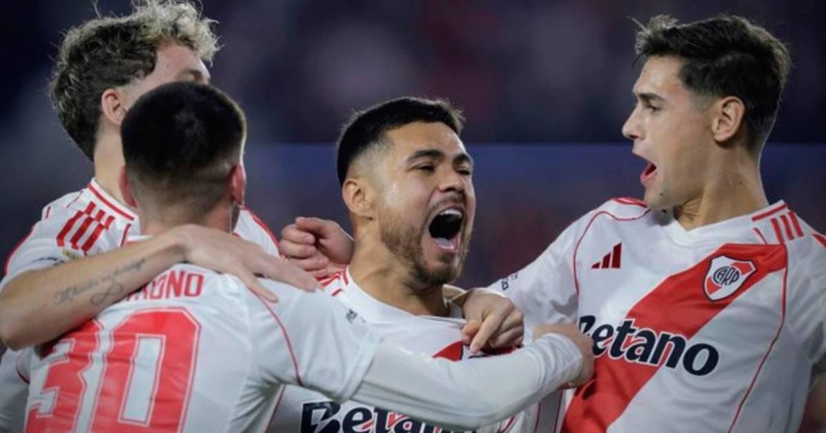 (VIDEO) River Plate goleó a Barracas Central y avanzó en Apertura argentino