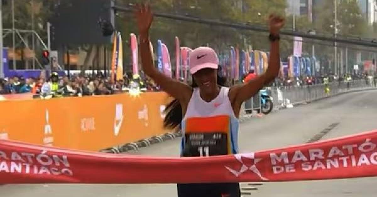 (VIDEO) ¡Oro puro! Peruana Jovana de la Cruz ganó Maratón de Santiago 2025