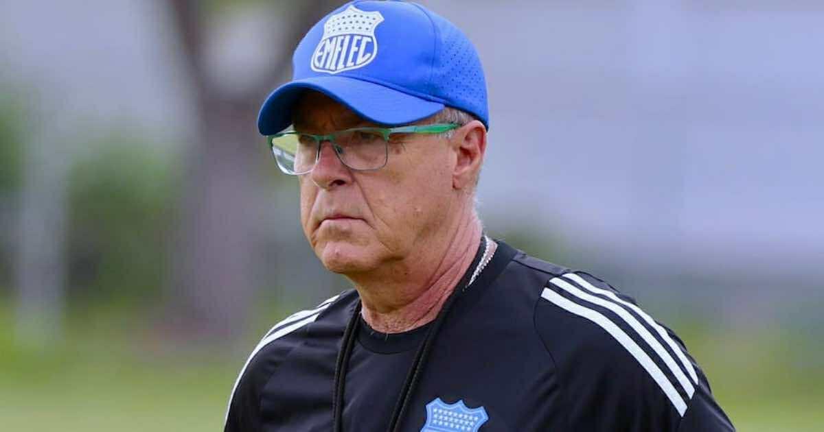 ¡Cueva y Barco se quedaron sin DT! Jorge Célico fue despedido de Emelec por WhatsApp
