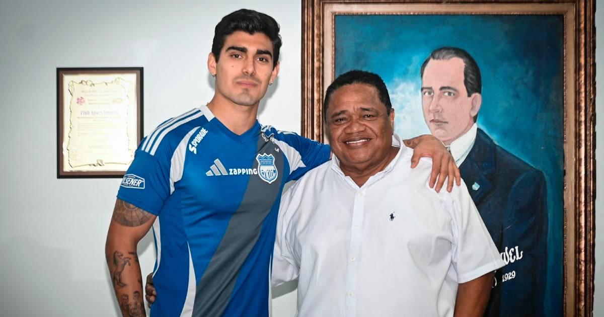 (FOTOS) Alfonso Barco posó con la camiseta de Emelec