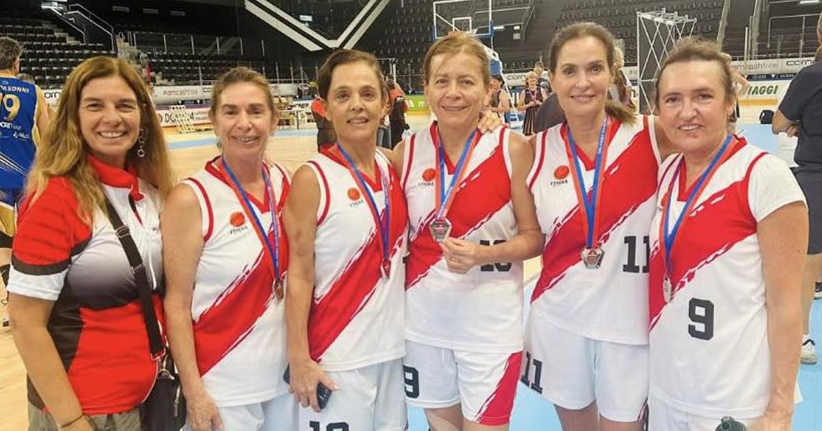 (FOTOS) ¡Orgullo nacional! Selección peruana femenina de Maxibasketball logró medalla de plata en Mundial Suiza 2025