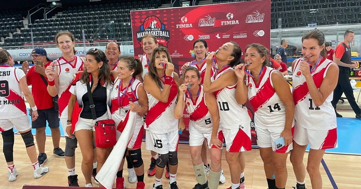 (FOTOS) ¡Orgullo nacional! Selección peruana femenina de Maxibasketball logró medalla de plata en Mundial Suiza 2025