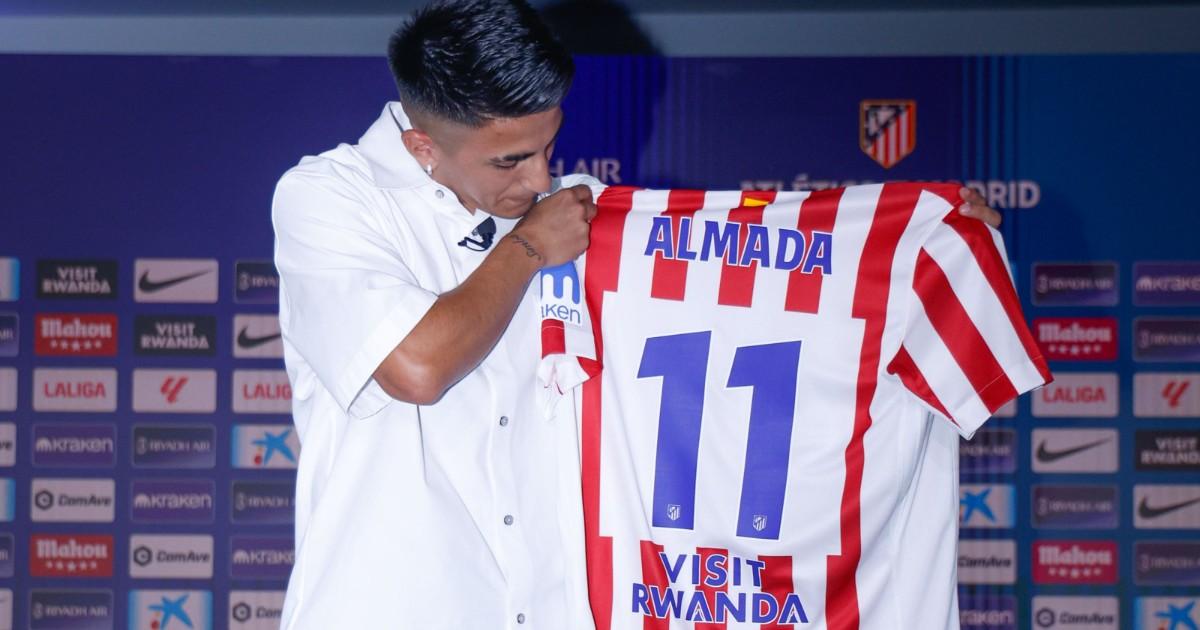 Almada fue presentado en el Atlético de Madrid