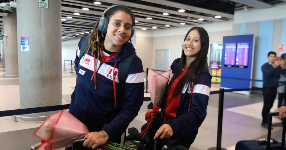 (FOTOS) Selección peruana de vóley volvió a Lima tras ganar medalla de plata en Copa América