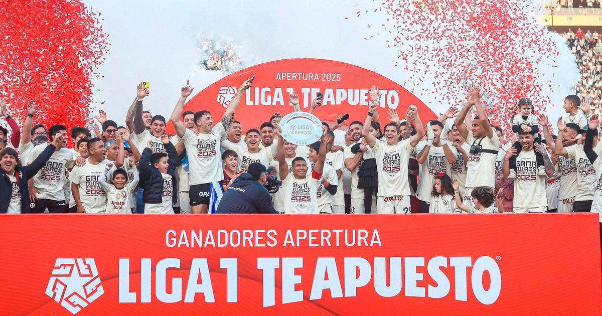 (FOTOS) ¡Alzó el trofeo! "U" empató ante Los Chankas y se consagró ganador del Apertura