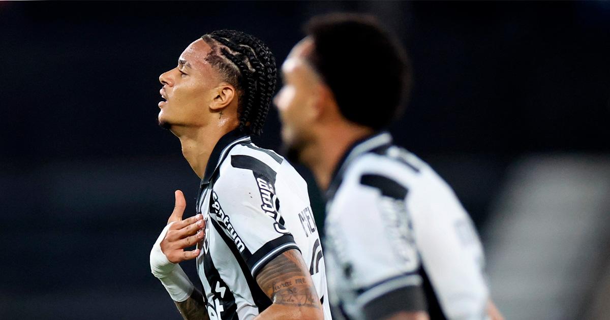 Botafogo goleó a Bragantino y recupera terreno en el Brasileirao