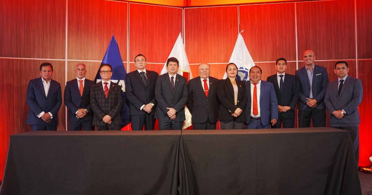 Agustín Lozano fue reelegido como presidente de la FPF