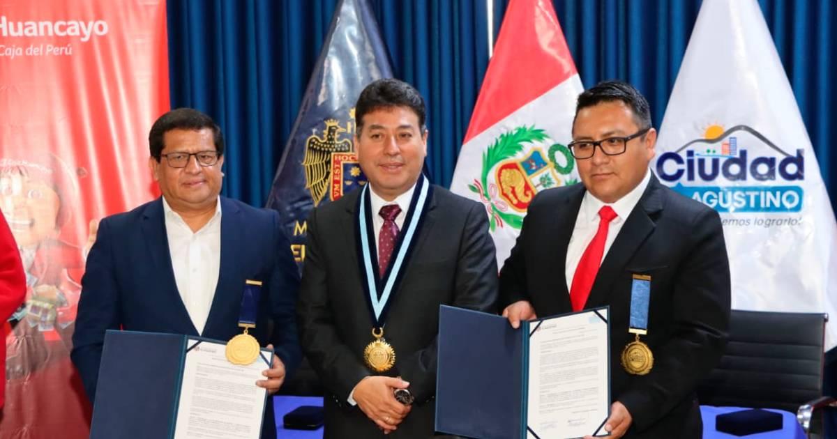 Caja Huancayo fue reconocida por su contribución al mejoramiento del complejo deportivo Pedro Huilca