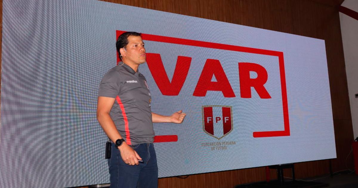 Carrillo sobre anulación del tanto de la 'U': "El gol fue correctamente anulado"