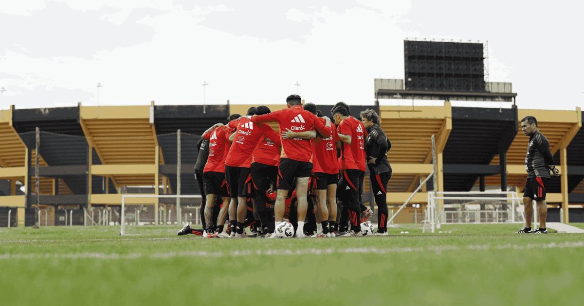 (VIDEO | FOTOS) Con Zambrano presente, Selección peruana entrenó en campo de Peñarol