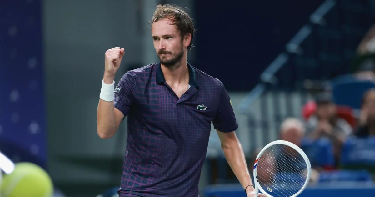 Medvedev tuvo buen arranque en Masters 1000 de París