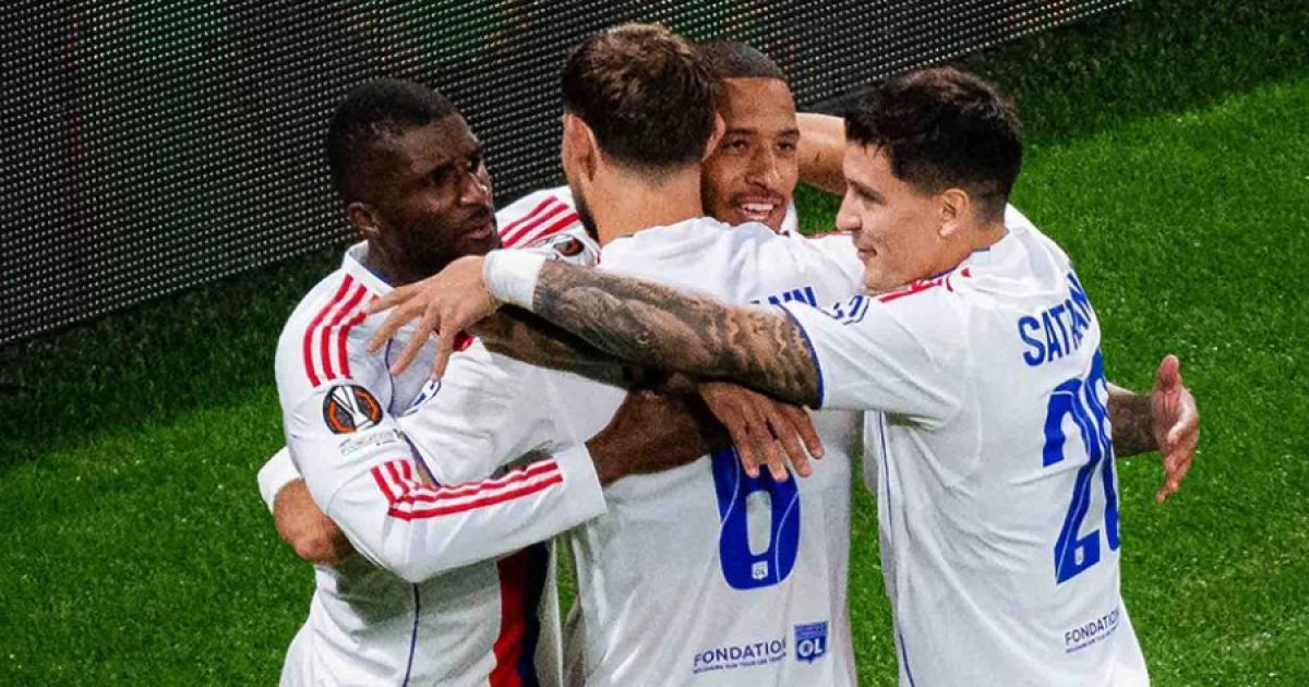 Lyon reaccionó en Europa: venció 2-0 a Basilea y alcanzó el liderato del grupo