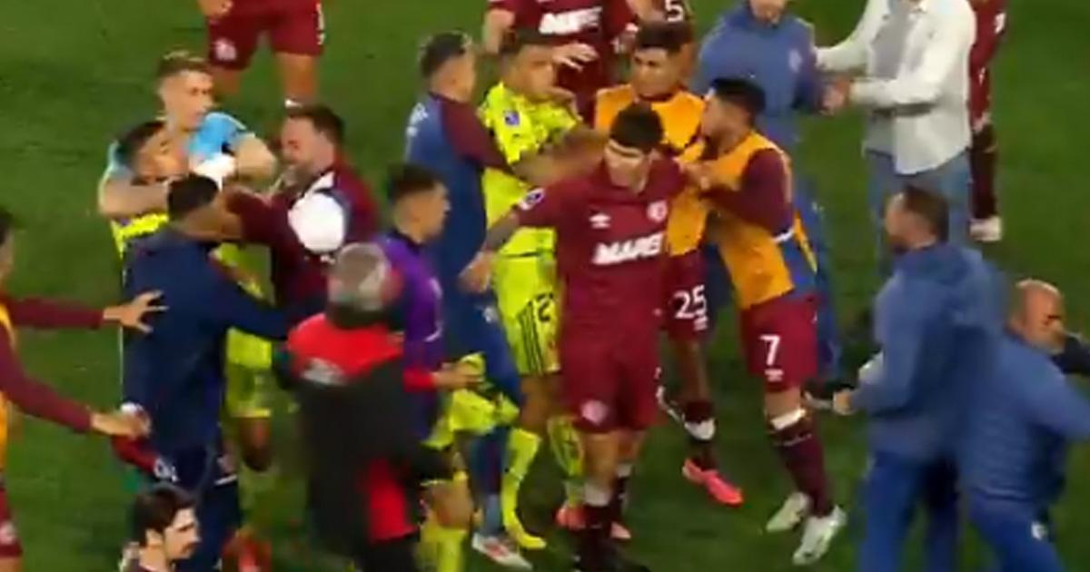 (VIDEO) Partido entre Lanús y ‘U’ de Chile terminó en pelea