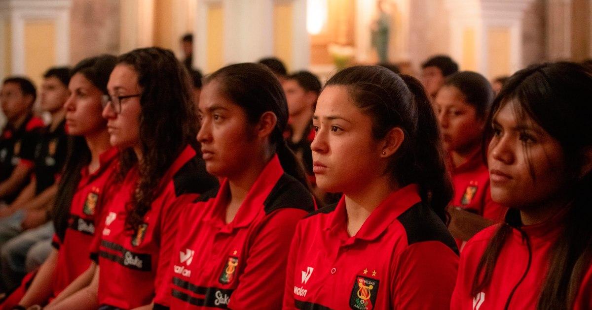 (FOTOS) Renovaron su fe: FBC Melgar estuvo en misa en honor al Señor de los Milagros