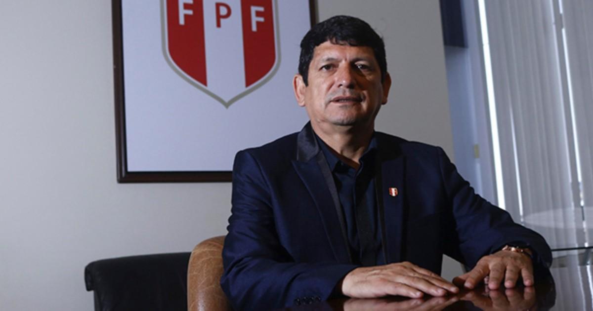 Lozano sobre derechos de TV: "Universitario tiene que alinearse con la FPF"