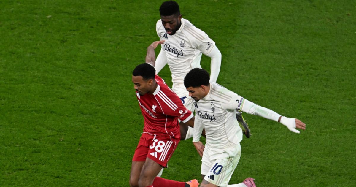Sorpresón en Anfield: Nottingham Forest aplastó 3-0 al Liverpool que no levanta cabeza en la Premier
