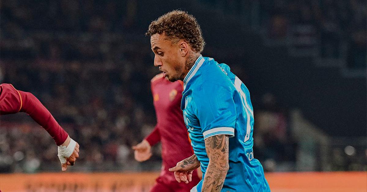 Napoli se impuso a Roma para seguir acechando la cima de la Serie A
