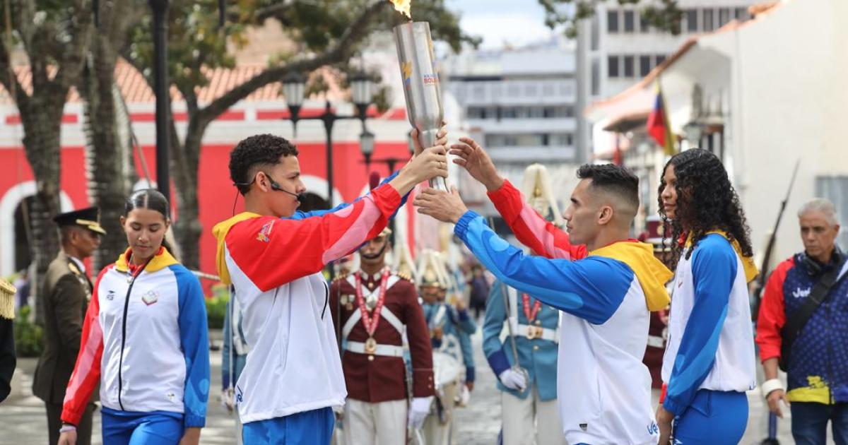 (FOTOS) Llama Bolivariana inició su recorrido rumbo a Juegos Bolivarianos Ayacucho–Lima