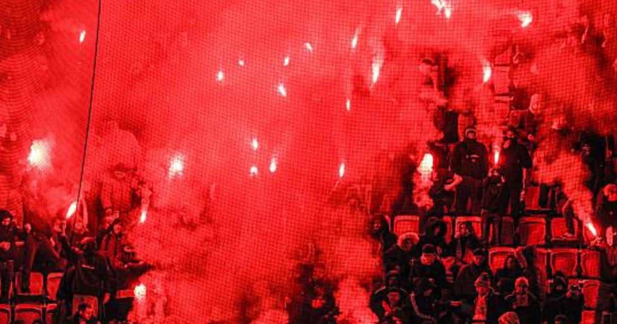 UEFA sanción duramente a varios clubes por incidentes de hinchas