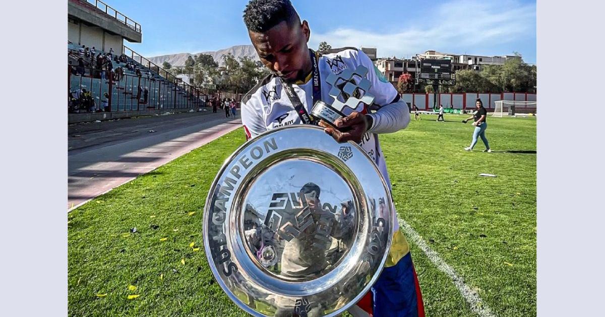  Goleador Collazos se queda en CD Moquegua